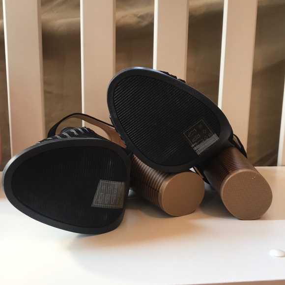 ❗️NWOT❗️Qupid Chunky Heels - Picture 2 of 4